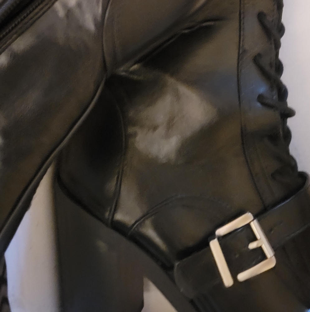 Black boots - Picture 2 of 8